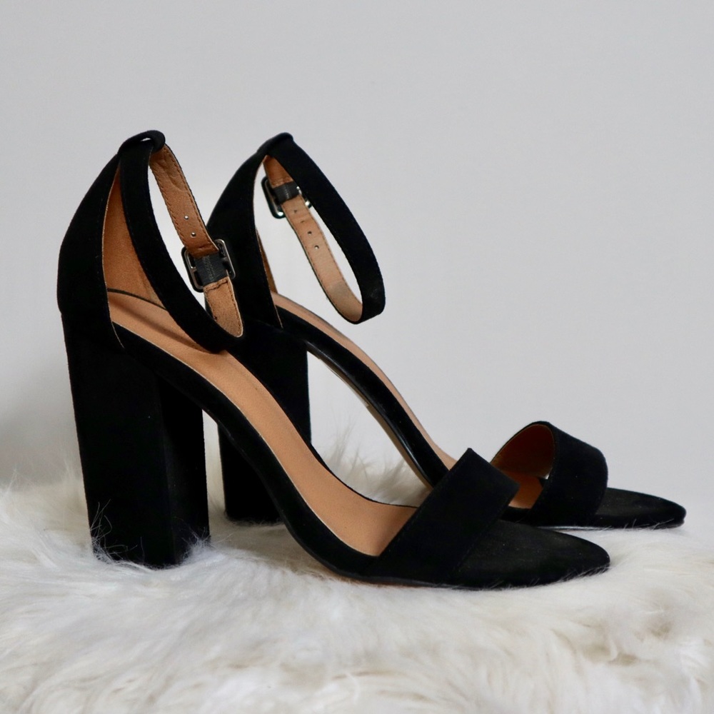 Urban Outfitters Black Strap Sandal Chunky Heel